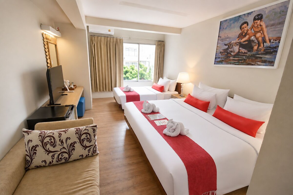 Grand Family with Pool View | In-room safe, blackout curtains, free WiFi, bed sheets