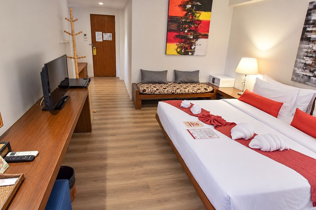 Deluxe Double With No Window | In-room safe, blackout curtains, free WiFi, bed sheets