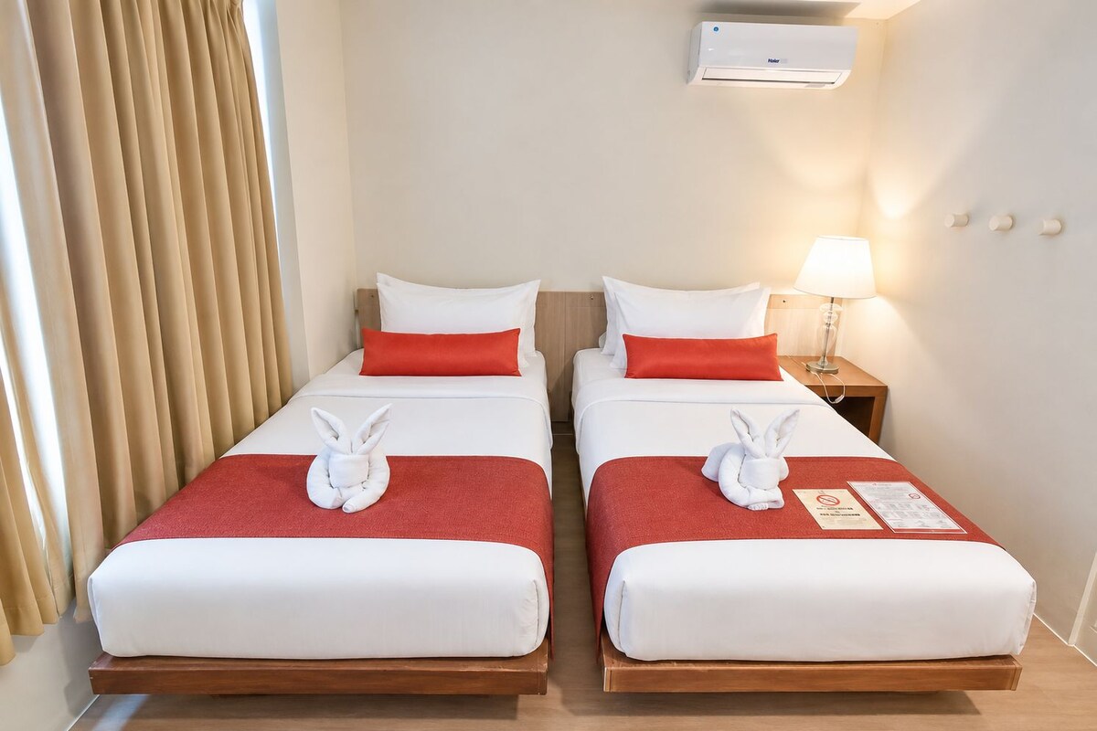 Superior Twin | In-room safe, blackout curtains, free WiFi, bed sheets