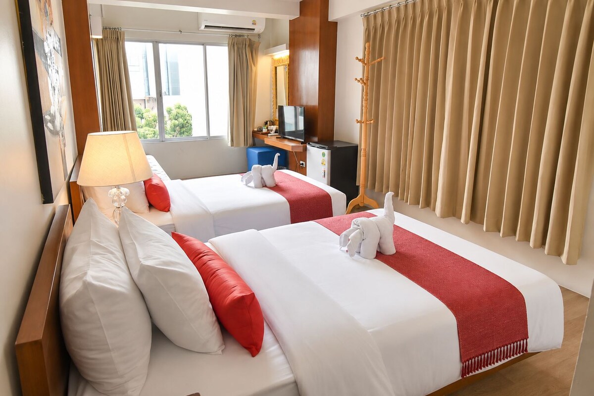 Grand Twin with Pool View | In-room safe, blackout curtains, free WiFi, bed sheets