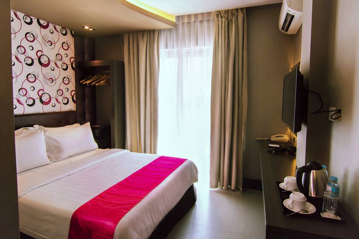 Premier Room, 1 Katil Ratu (Queen) | Busa memori, peti besi dalam bilik, meja, Wi-fi percuma 