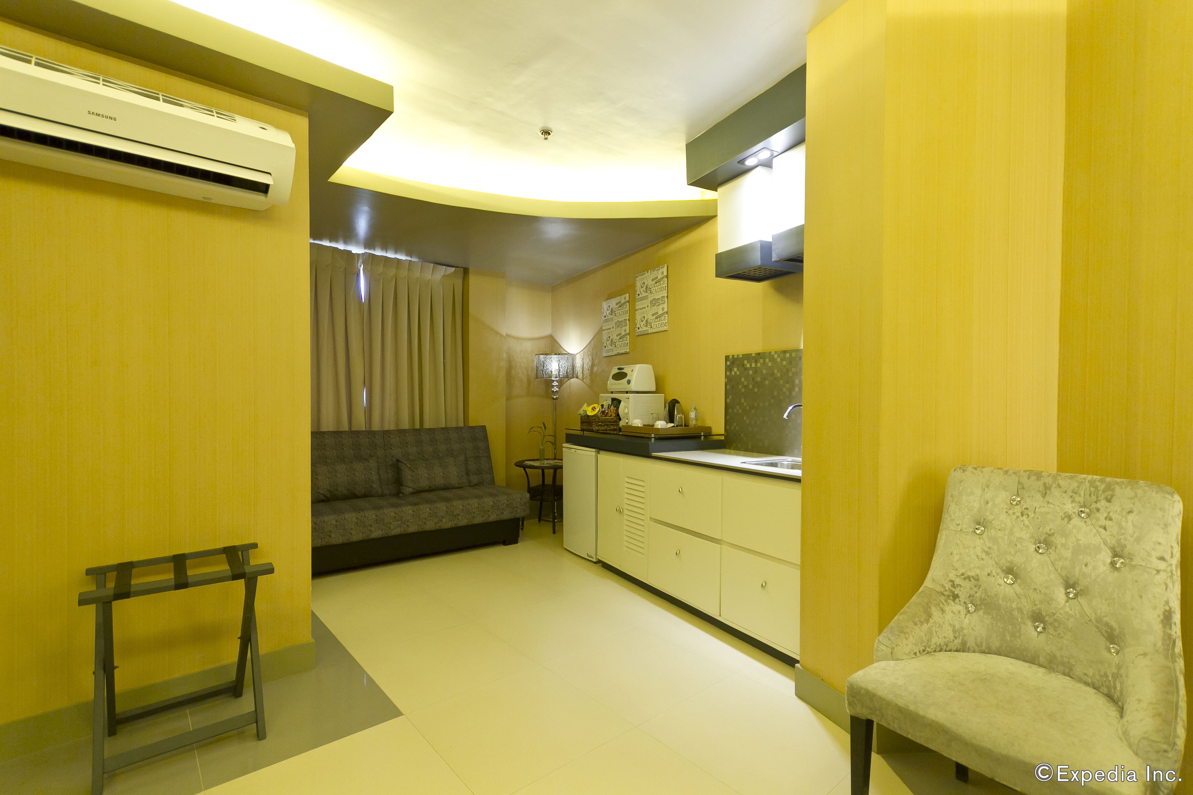 junior room, 1 king bed | private kitchen | coffee/tea maker, electric kettle