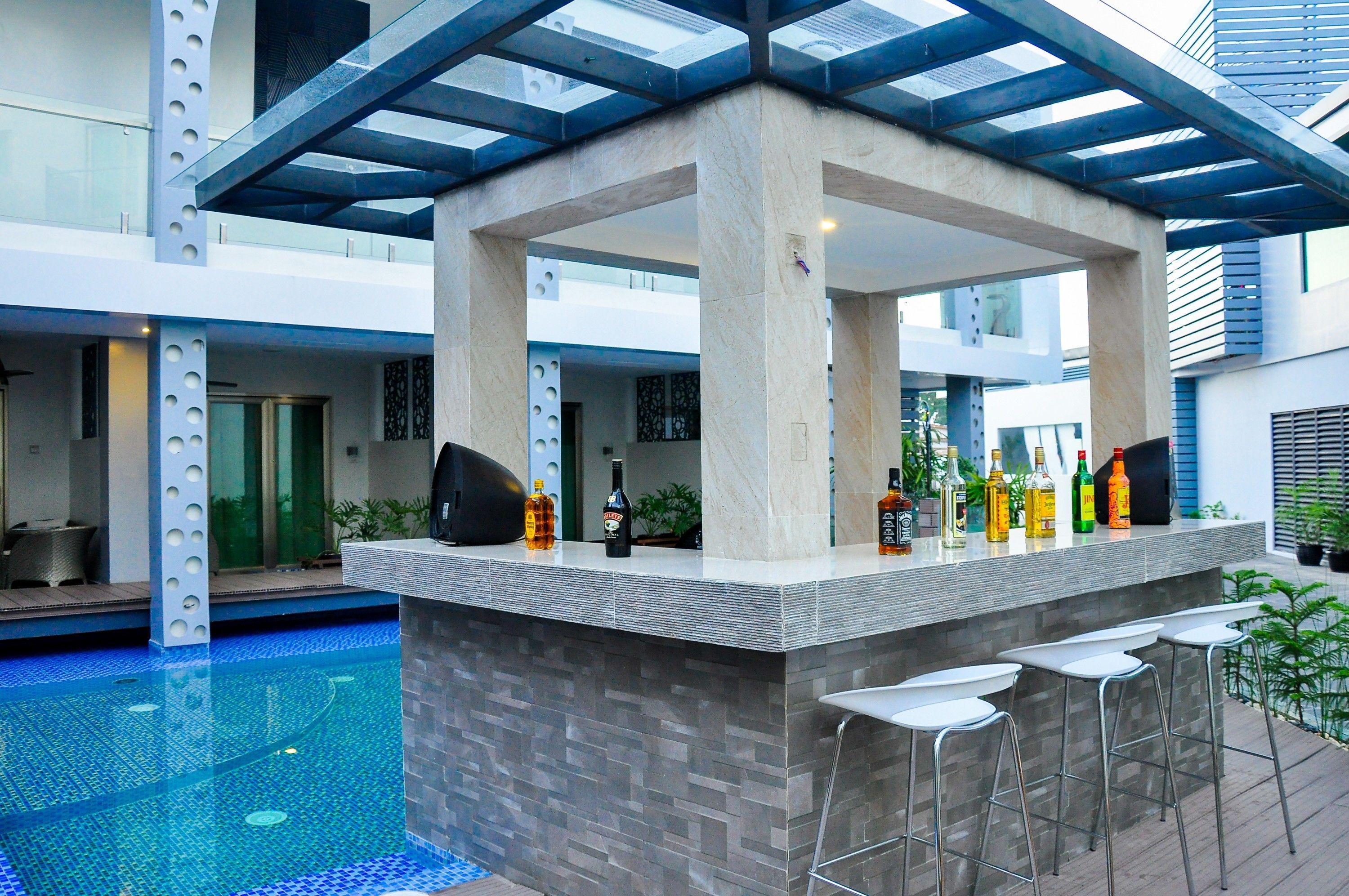 Poolside bar
