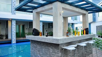 Poolside bar