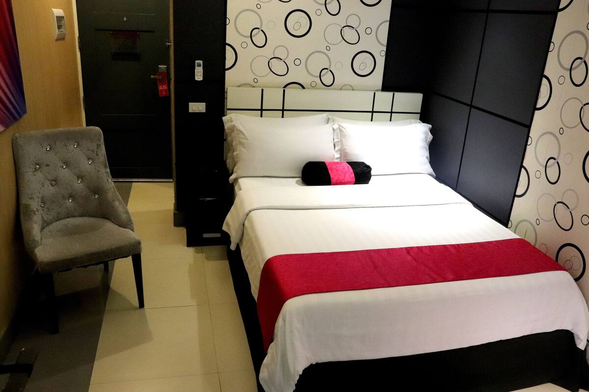 Superior Room, 1 Katil Ratu (Queen) | Busa memori, peti besi dalam bilik, meja, Wi-fi percuma 