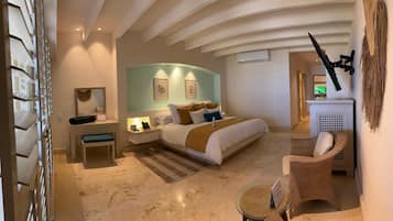 Camera Premium, 1 letto king, terrazzo, vista mare | Biancheria da letto di alta qualità, copriletto in piuma, minibar