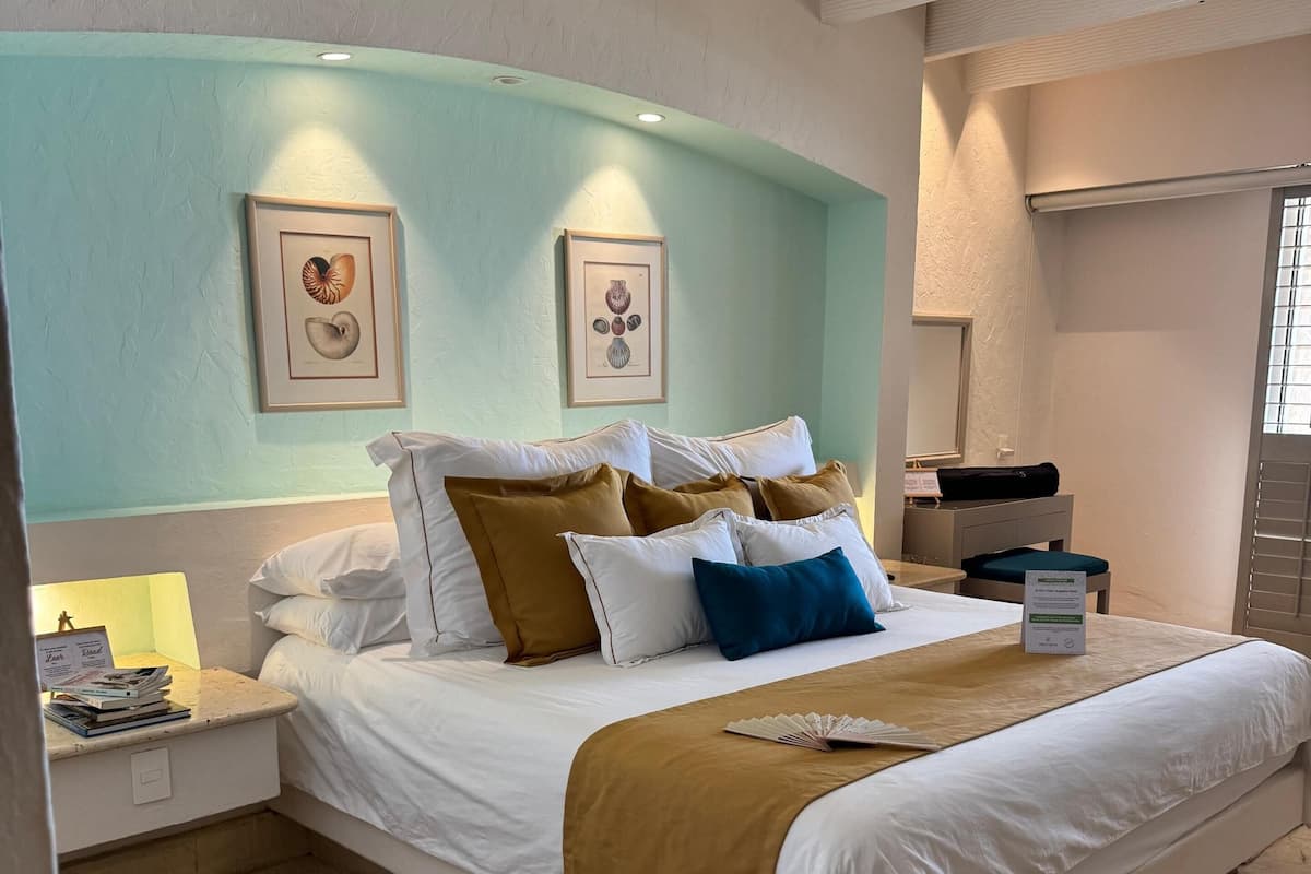 Suite Junior, 1 letto king, terrazzo, fronte oceano | Biancheria da letto di alta qualità, copriletto in piuma, minibar
