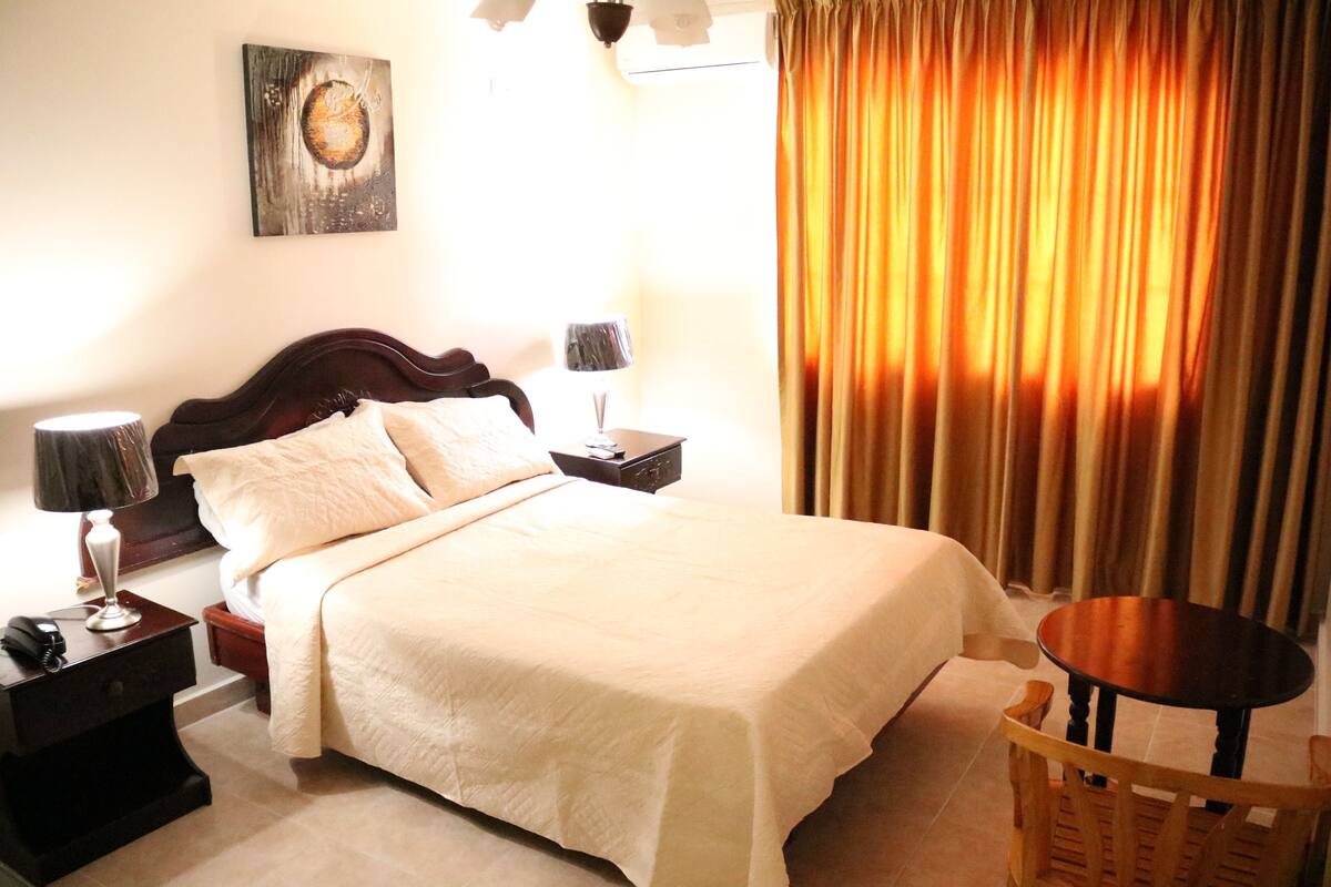 Coffres-forts dans les chambres, rideaux occultants, Wi-Fi gratuit