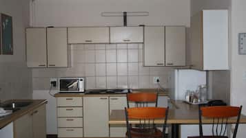 Habitación familiar | Cocineta privada | Cafetera y tetera y tetera eléctrica