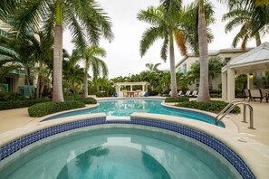 Outdoor pool - Caribbean Diamond Residence (Providenciales)