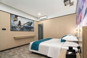 A hotel room with a bed, a desk, a chair, a window, and a wall-mounted air conditioner. - Meiyutu International Hotel (Shenzhen Bao'an Branch) (Shenzhen)