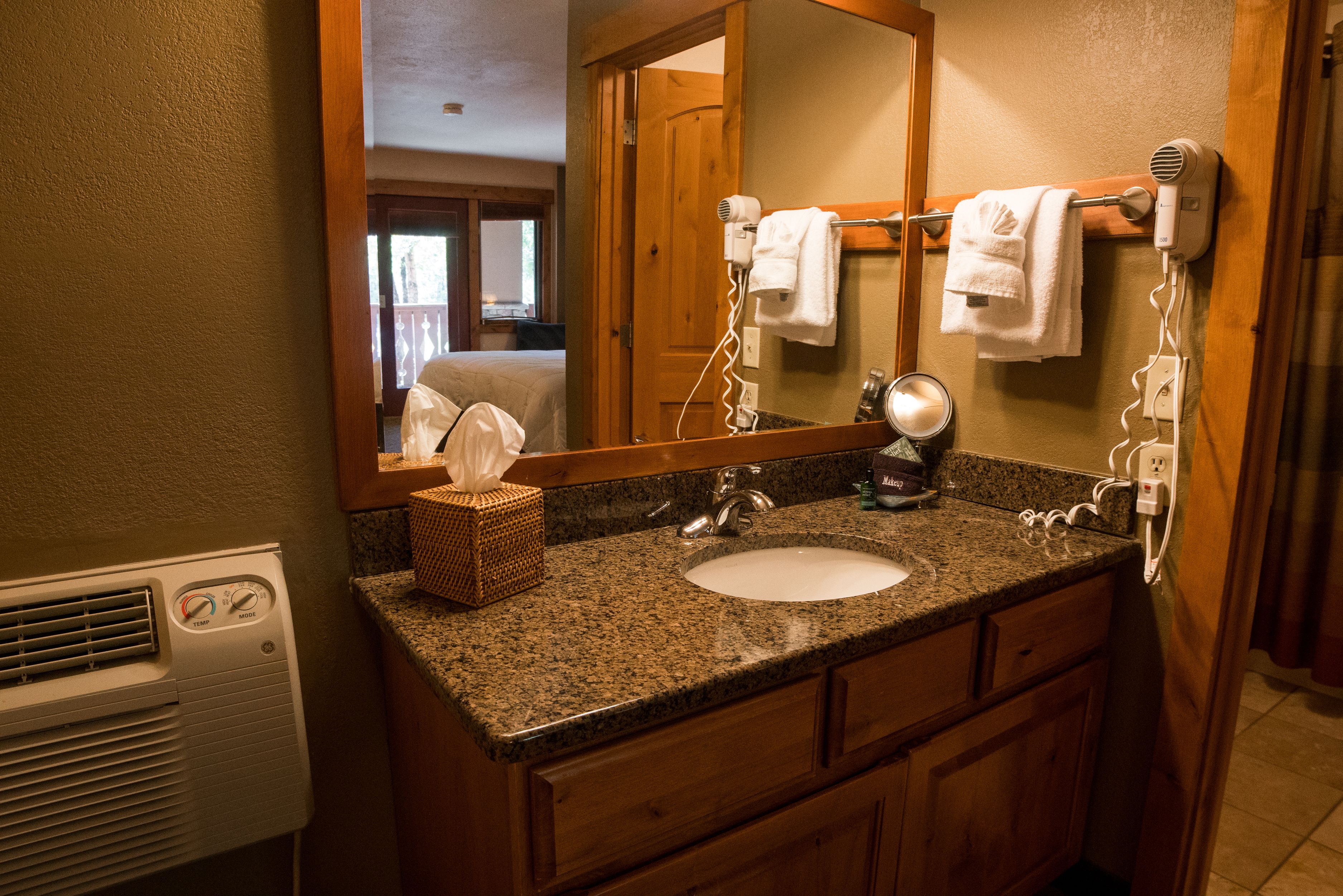 standard room, 1 king bed (not pet friendly) | bathroom sink