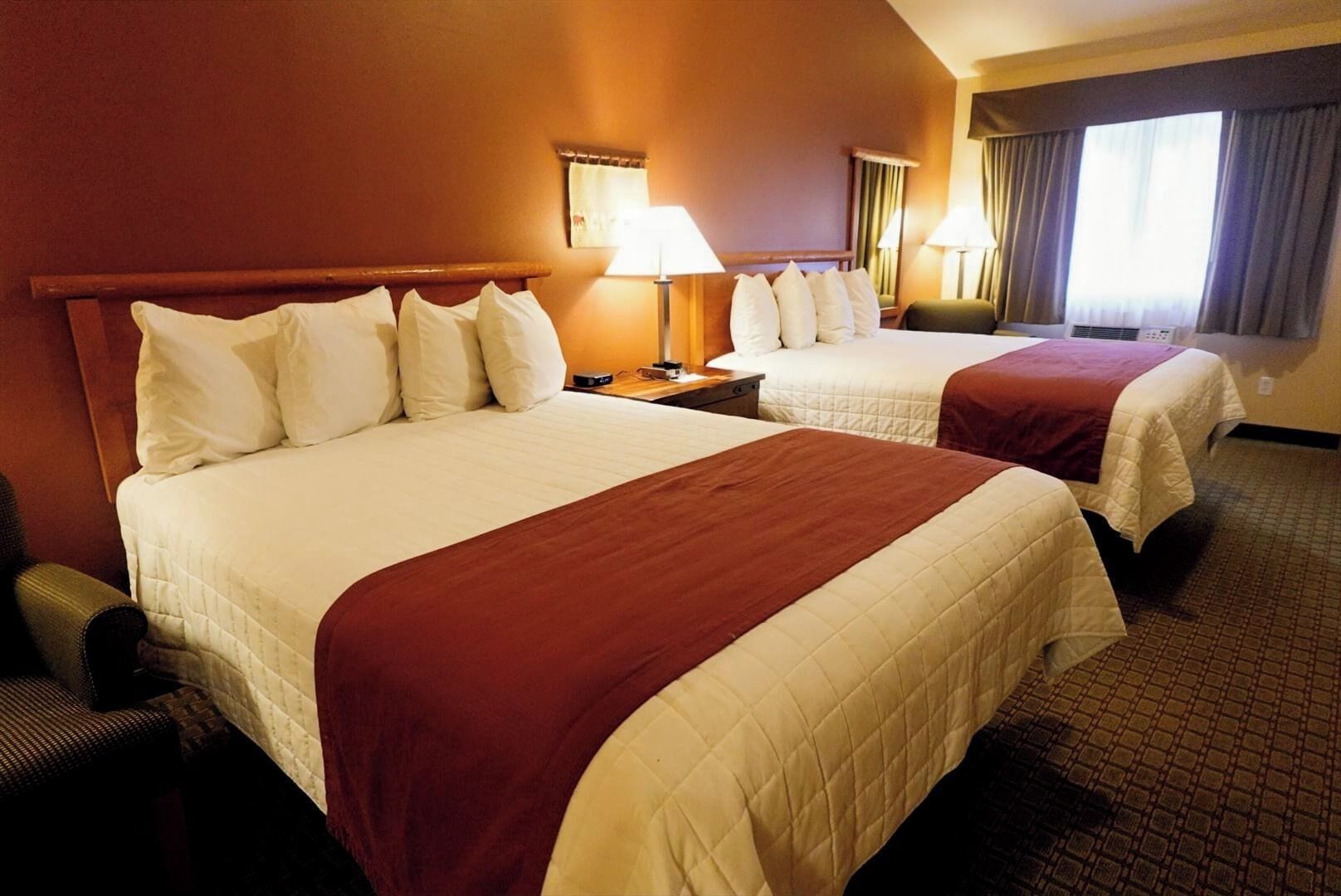 Deluxe dubbelrum - 2 queensize-sängar (Not Pet Friendly) | Strykjärn/strykbräda, gratis wi-fi och sängkläder