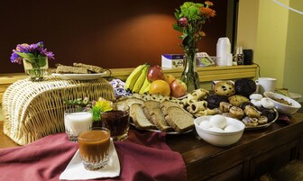 Free daily continental breakfast
