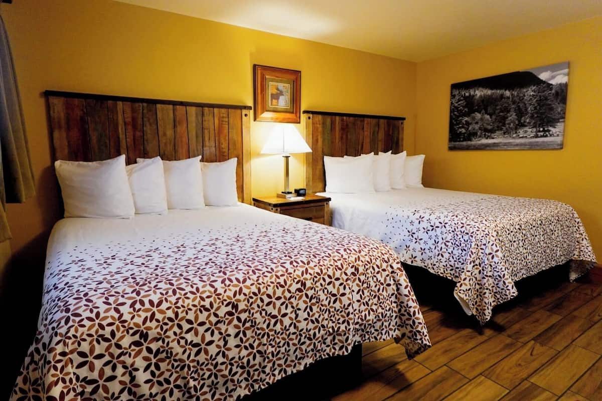 Double Room, 2 Queen Beds, Pet Friendly | Iron/ironing board, free WiFi, bed sheets