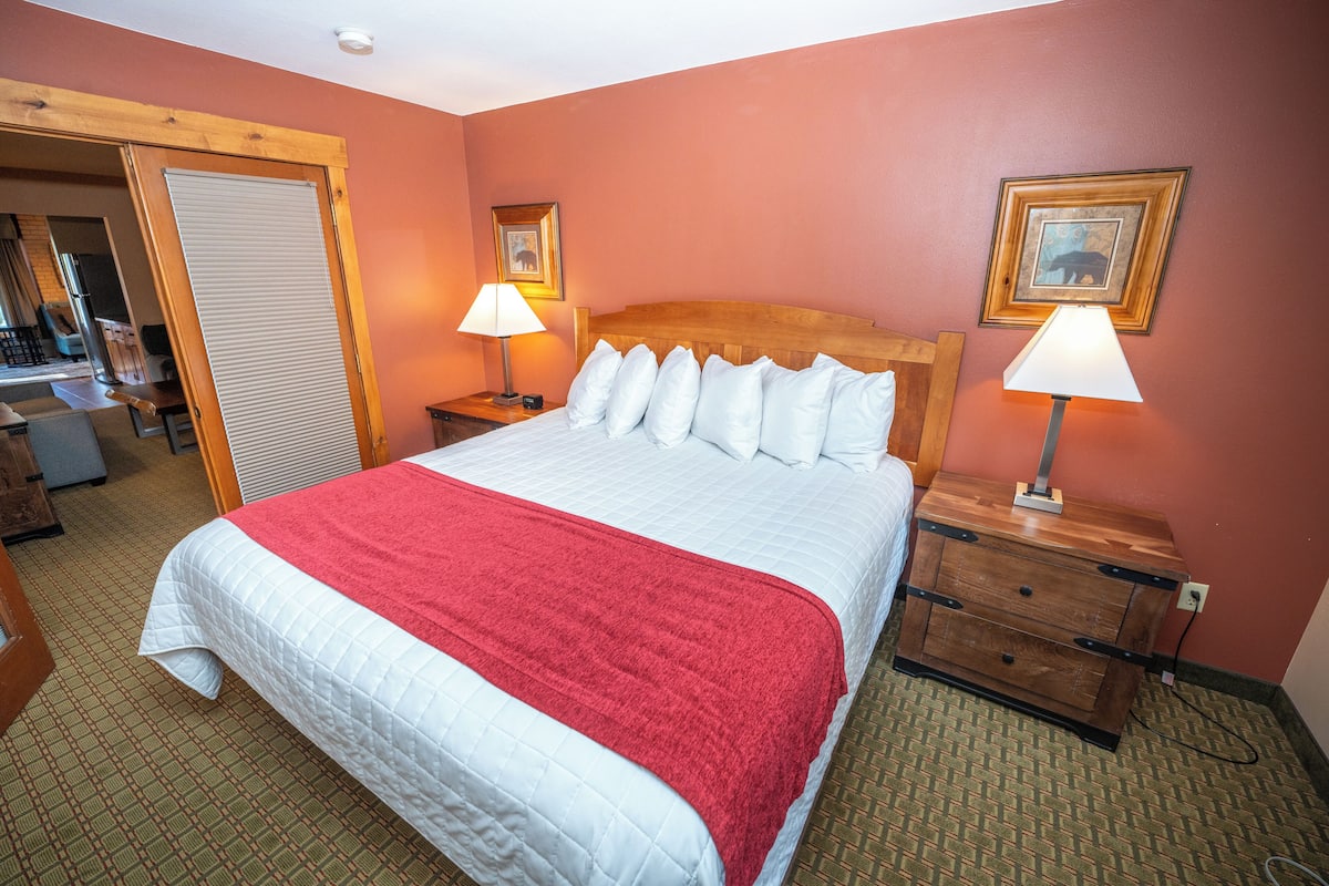 Suite, meerdere bedden (Not Pet Friendly) | Een strijkplank/strijkijzer, gratis wifi, beddengoed