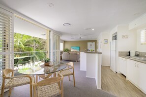 In-room dining - 2 Hastings Street (Noosa Heads)