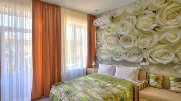 In-room safe, desk, iron/ironing board, free WiFi