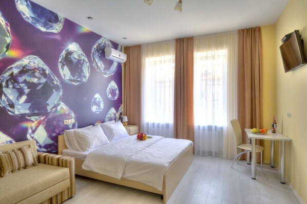 Double Room, Balcony | In-room safe, desk, iron/ironing board, free WiFi - Fire Inn (Kyiv)