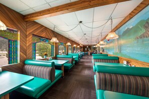 Restaurant - Stoke Hotel SureStay Collection by Best Western (Revelstoke)