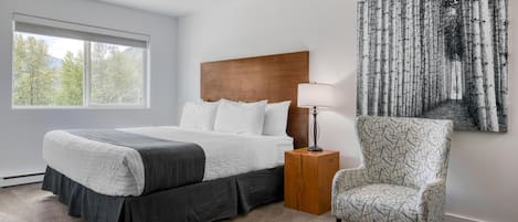 Chambre Standard, 1 très grand lit, réfrigérateur et four à micro-ondes, vue montagne