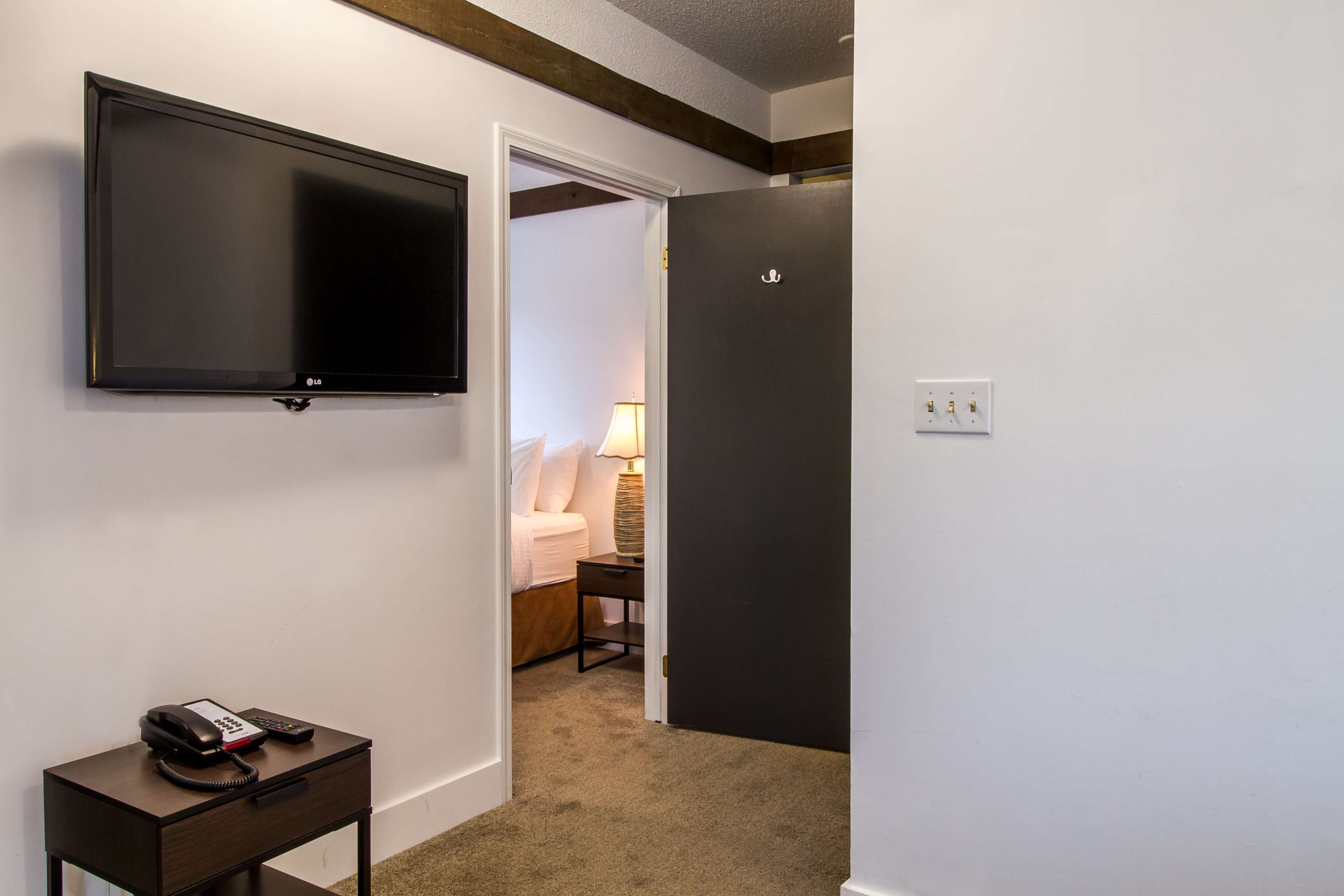 hypo-allergenic bedding, pillow-top beds, in-room safe, desk