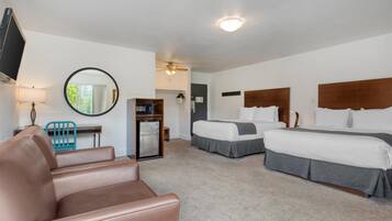 Chambre Standard, 2 grands lits, réfrigérateur et four à micro-ondes, vue sur la cour intérieure | Literie hypoallergénique, lit avec matelas à plateau-coussin