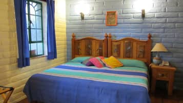 Habitación estándar | Tabla de planchar con plancha, wifi gratis y ropa de cama