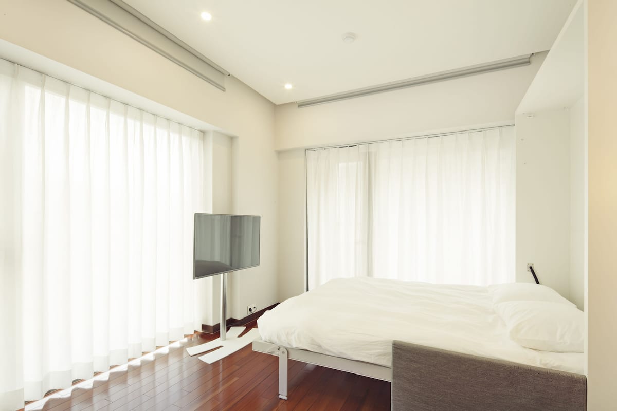 1 bedroom, premium bedding, memory-foam beds, desk