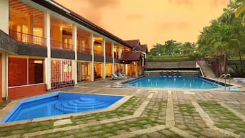 Kolam renang terbuka