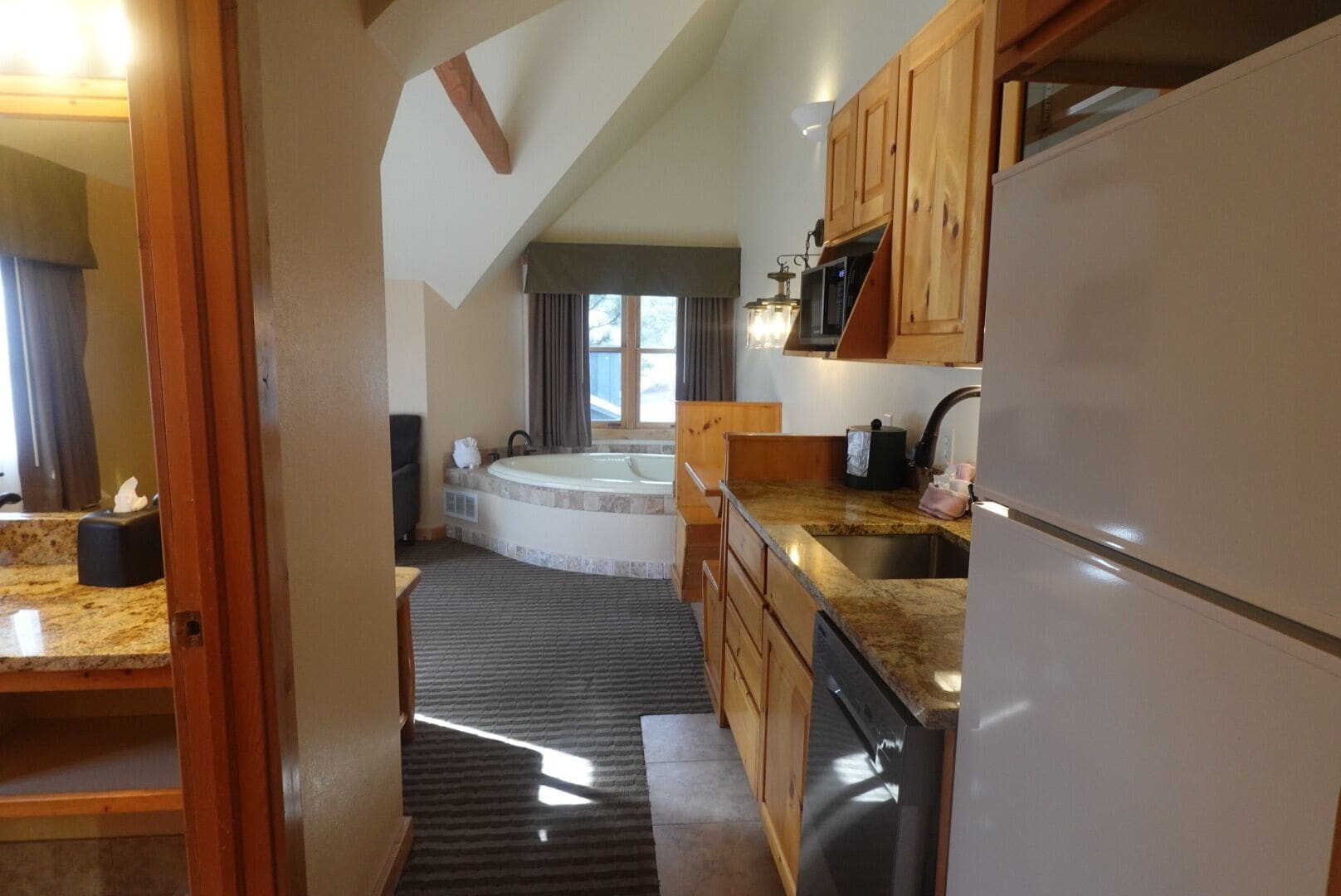 Romantic Studio Suite, 1 Bedroom | Iron/ironing board, bed sheets