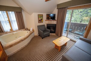 Romantic Studio Suite, 1 Bedroom | Jetted tub