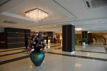 Lobby. MH Sentral Sungai Siput