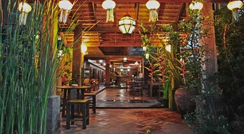 住宿正面 - 傍晚/夜晚