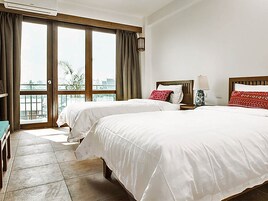 高级双床房 | 客房内保险箱、办公桌、遮光窗帘、免费 WiFi