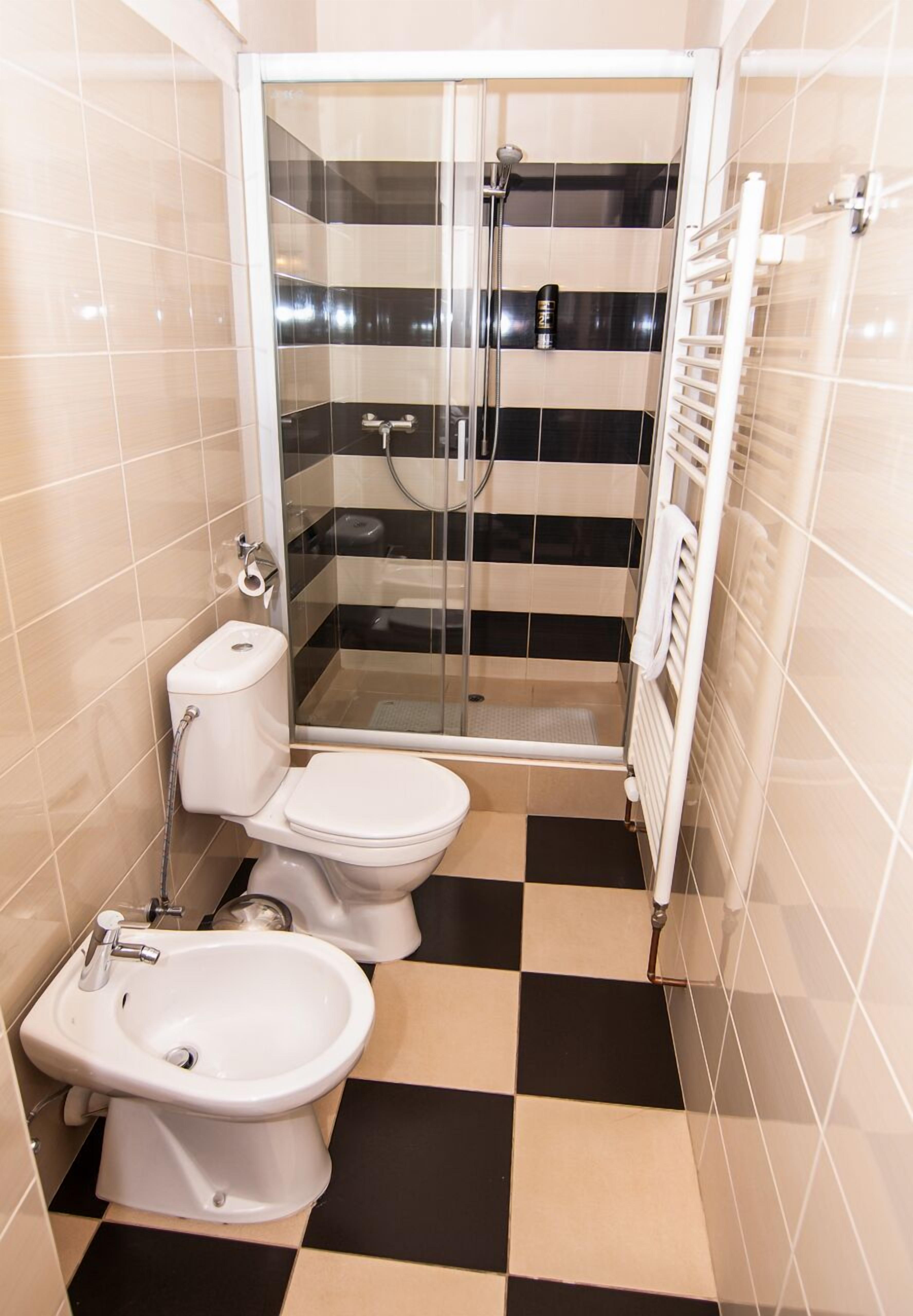 deluxe suite | 1 bedroom, hypo-allergenic bedding, pillow-top beds, in-room safe