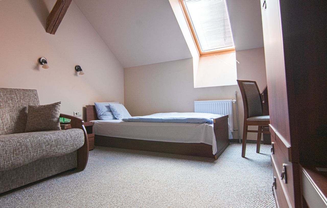 standard single room | 1 bedroom, hypo-allergenic bedding, pillow-top beds, in-room safe