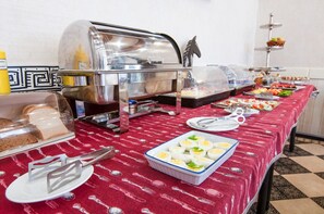 Free daily buffet breakfast - Horse inn Pension (Kosice)