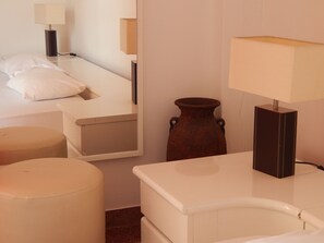 標準客房 | 高級寢具、房內夾萬、熨斗/熨衫板、嬰兒床 (收費)