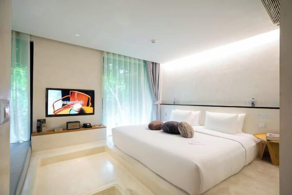 Minibar, in-room safe, desk, soundproofing