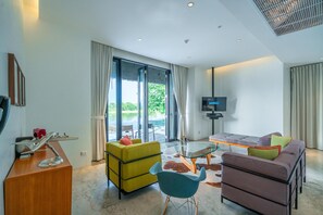 PoolXide Cabin Suite | Living room | 40-inch LCD TV with cable channels, TV, DVD player