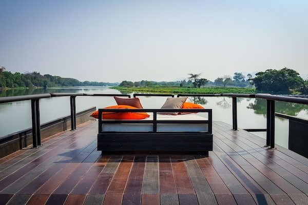 XFloat Luxe Cabin with private kayak | Minibar, Zimmersafe, Schreibtisch, schallisolierte Zimmer