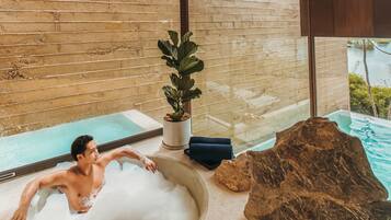 Separate bathtub and shower, deep-soaking bathtub, rainfall showerhead