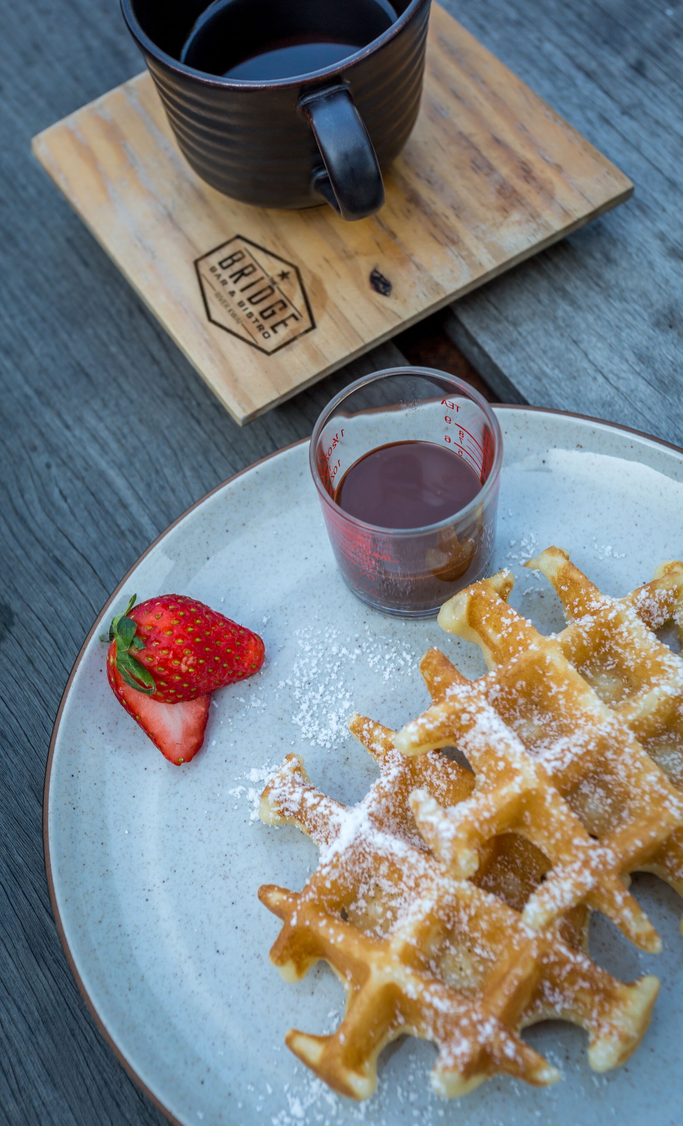 breakfast, lunch, dinner served; international cuisine