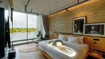 Minibar, in-room safe, desk, soundproofing