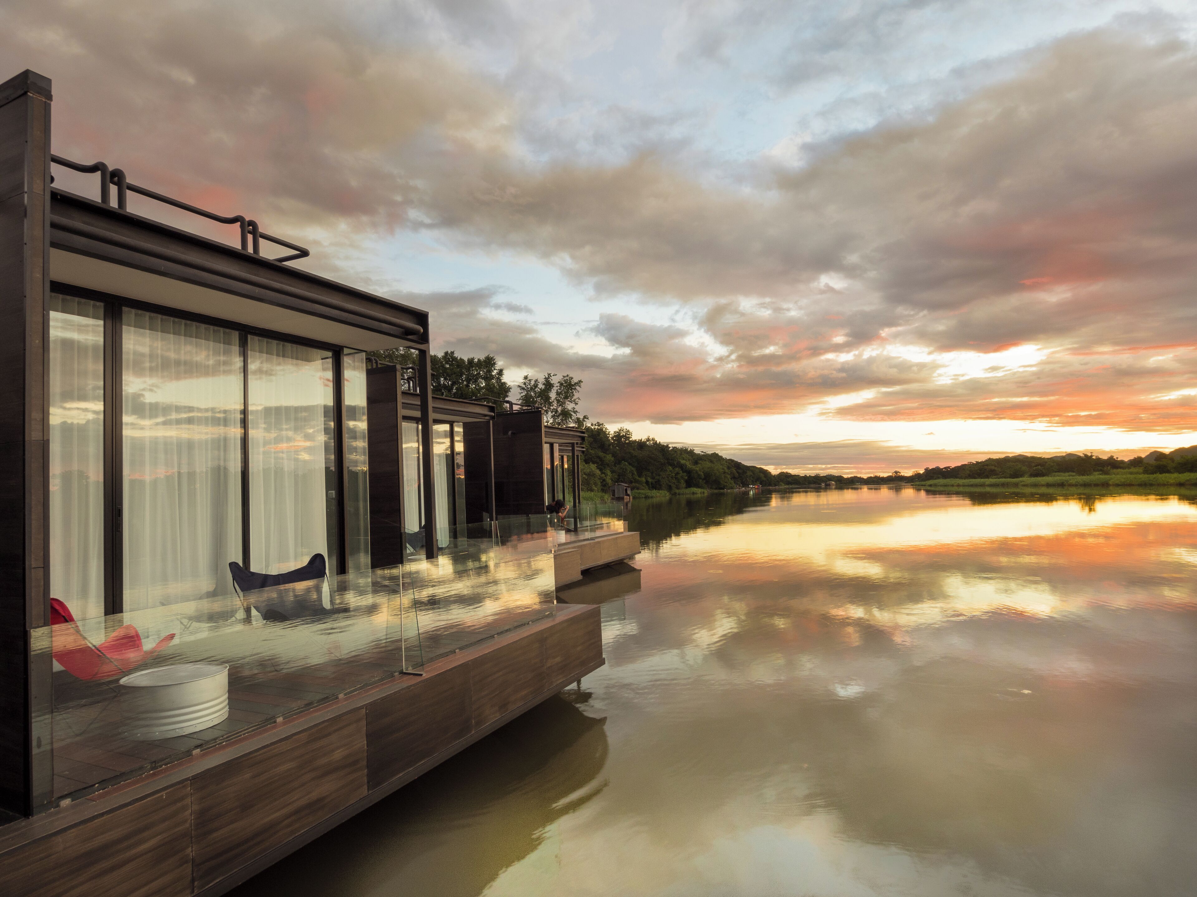 XFloat Cabin | Ulkopuoli