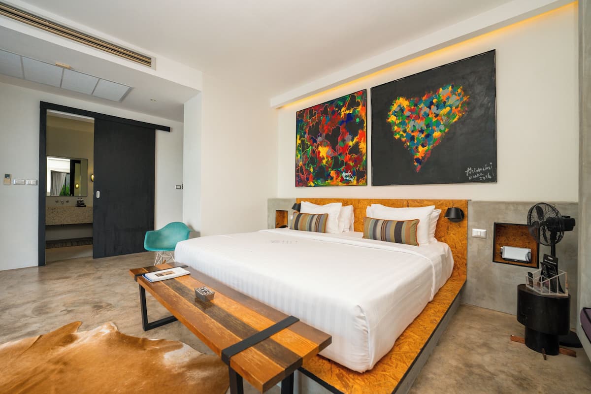 Minibar, in-room safe, desk, soundproofing