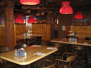 Breakfast, lunch and dinner served - The Ol' Frontier (Revelstoke)