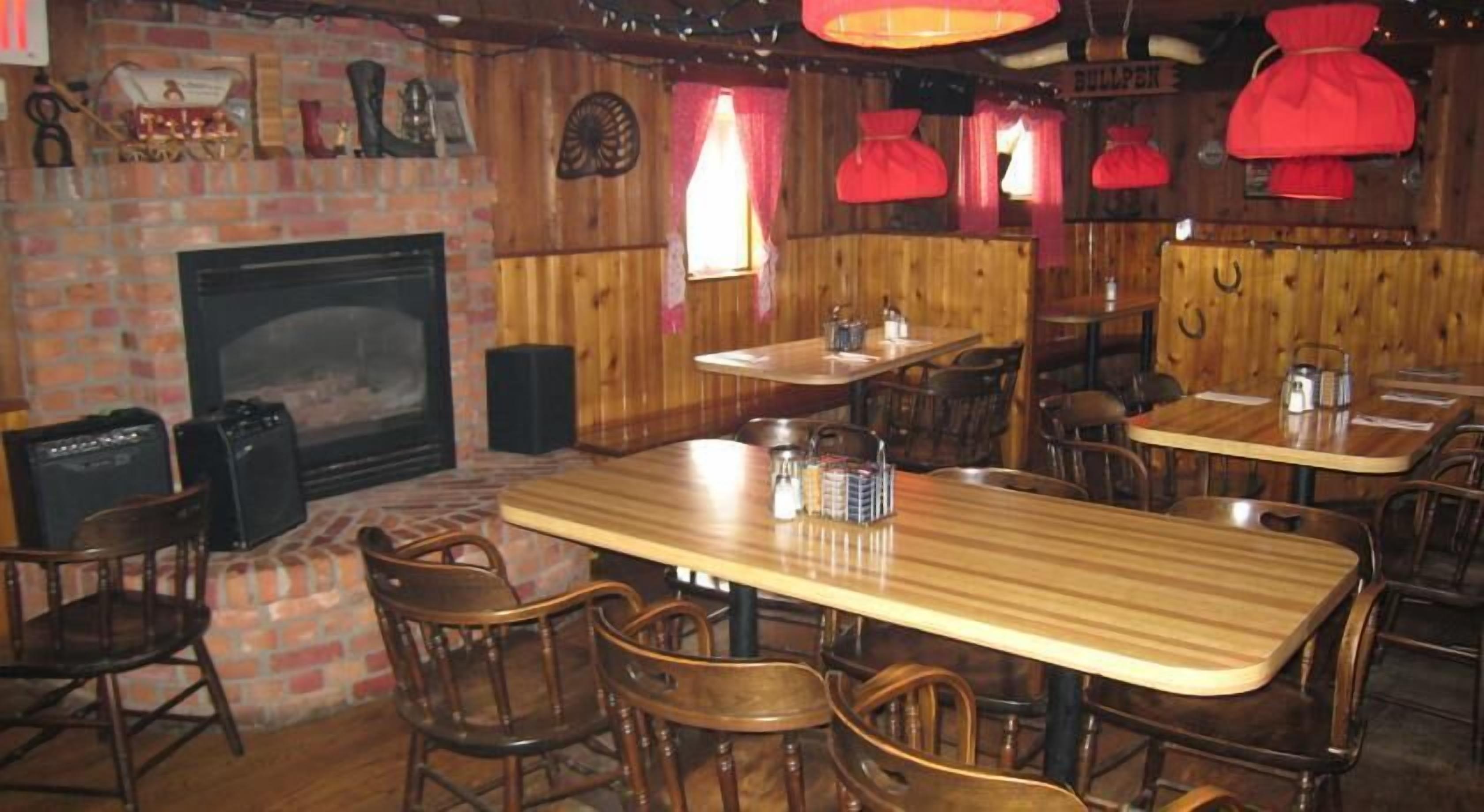 Breakfast, lunch and dinner served