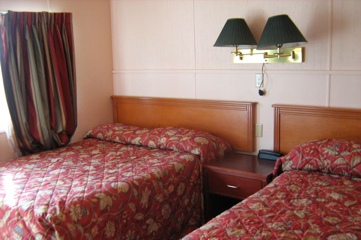 Standard Room, 2 Double Beds | Bed sheets
